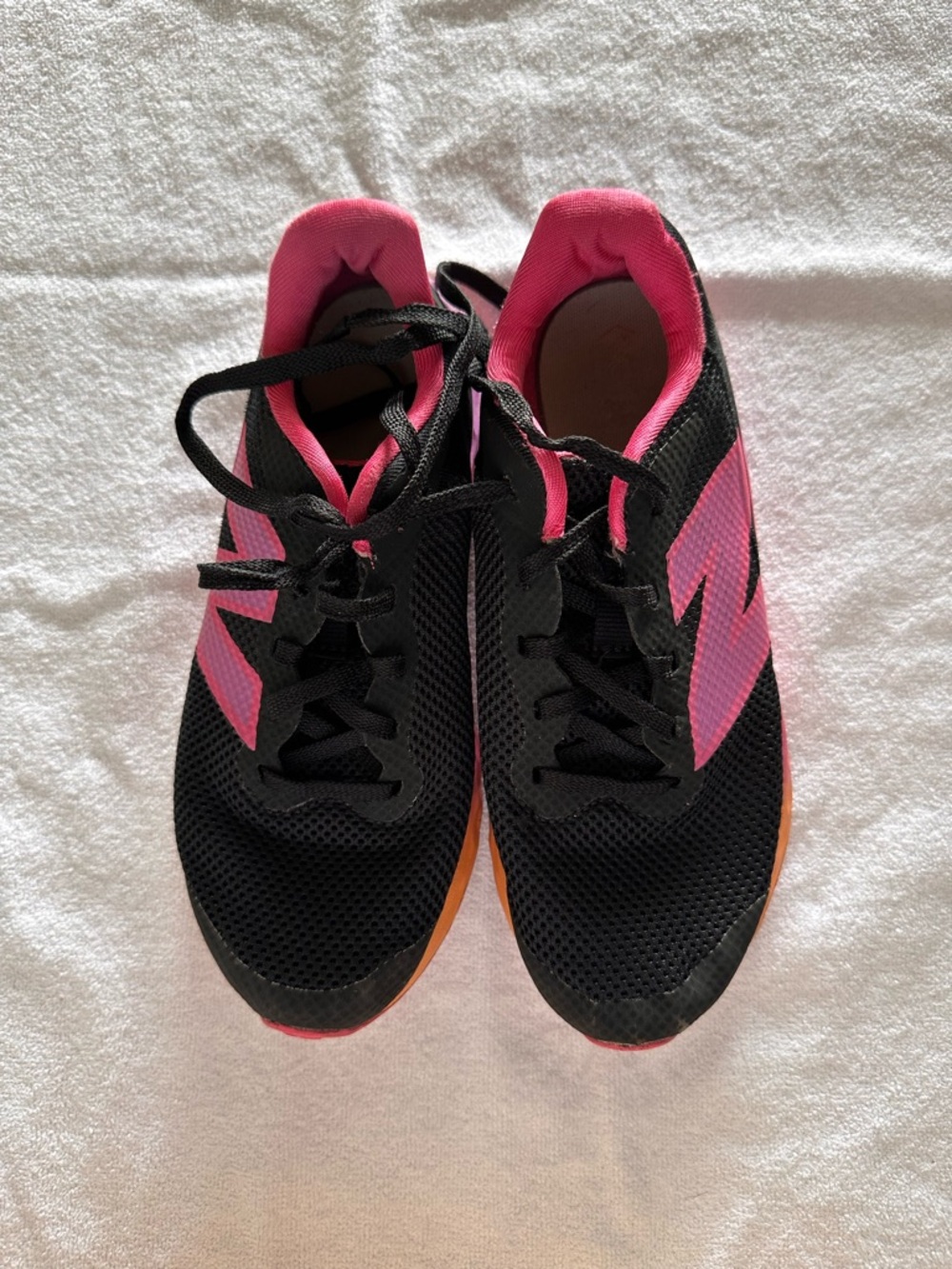 Girls new balance tennis shoes